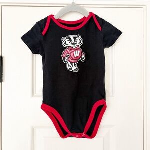 Like New Wisconsin Badgers 24m bodysuit